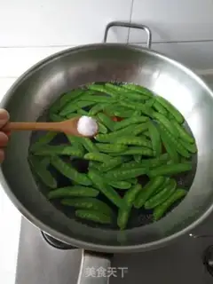 Make Sausage fried Dutch beans step 4