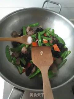 Make Sausage fried Dutch beans step 9
