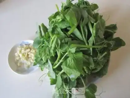 Make Garlic and sweet peas step 0