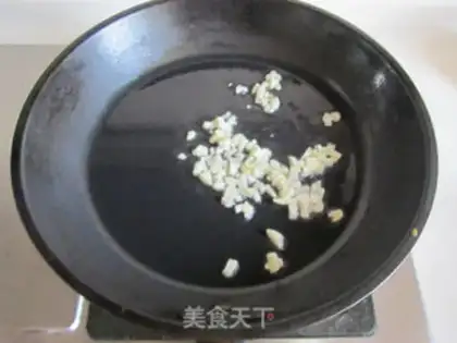 Make Garlic and sweet peas step 1