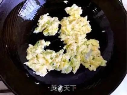 Make Cracked pepper onion fried eggs step 1