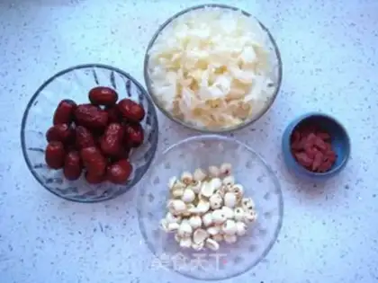 Make The silver spoon of a red date step 0