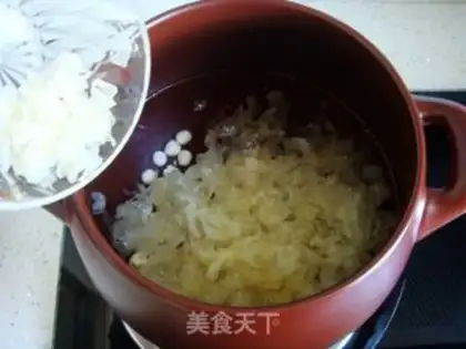 Make The silver spoon of a red date step 2
