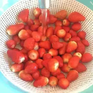 Make Homemade strawberry sauce step 1