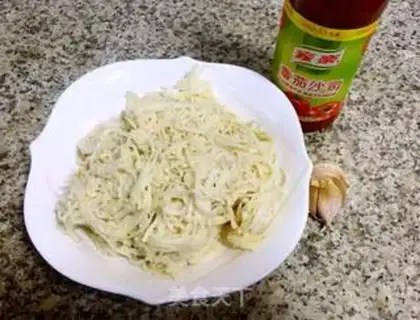 Make Tomato garlic step 0