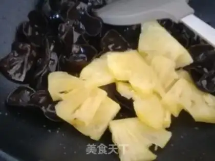 Make Pineapple fried wood step 6