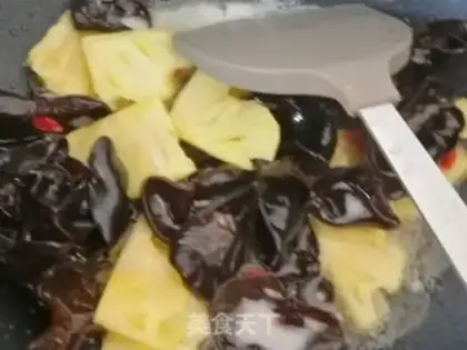 Make Pineapple fried wood step 8