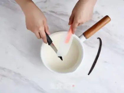 Make Strawberry balls step 4