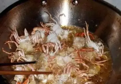 Make Spicy crabs step 1