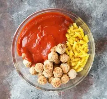 Make Cheese and beef pasta step 1