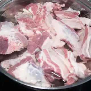 Make Red beef noodles step 1