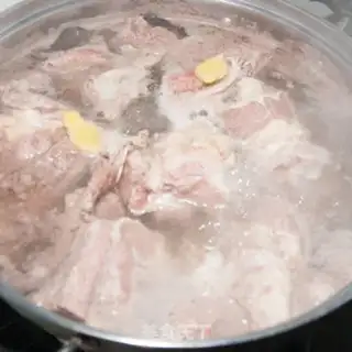 Make Red beef noodles step 2