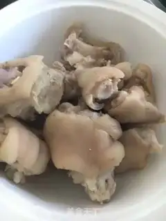 Make Pork hooves, soybeans step 2