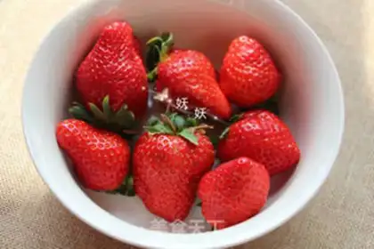 Make Strawberry cheese mousse step 9