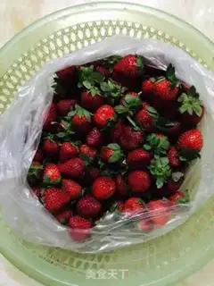 Make Strawberry sauce step 0