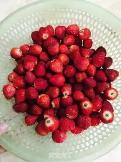 Make Strawberry sauce step 1