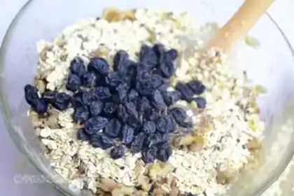 Make Oil-free oat energy bar step 4