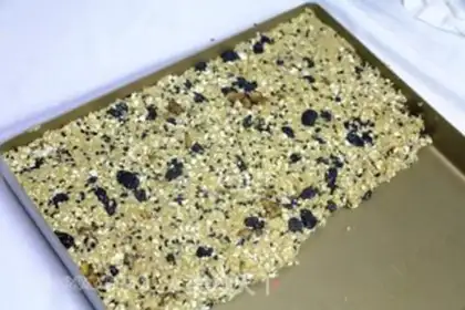 Make Oil-free oat energy bar step 6