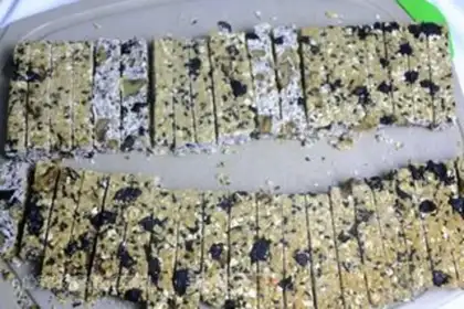 Make Oil-free oat energy bar step 7