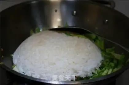 Make Soy sauce mustard fried rice step 7