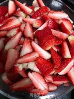 Make Strawberry sauce step 0