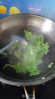 Make Scrambled eggs step 1