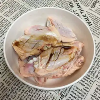 Make Cracker chicken wings step 0