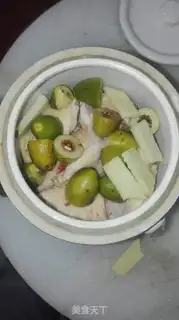 Make Chicken with green olives step 1