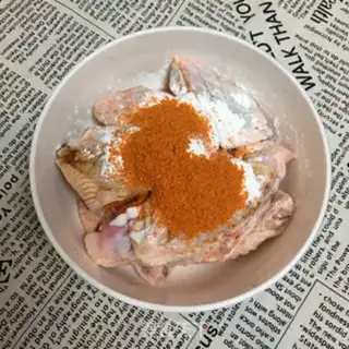 Make Cracker chicken wings step 1