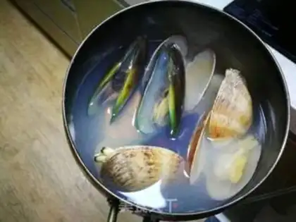 Make Spanish seafood step 9