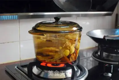 Make Chestnut chicken claw seafood soup step 5