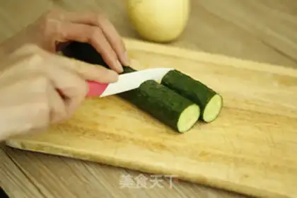 Make Fresh cucumber Sydney juice step 1