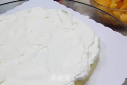 Make Wake the lion cake step 3