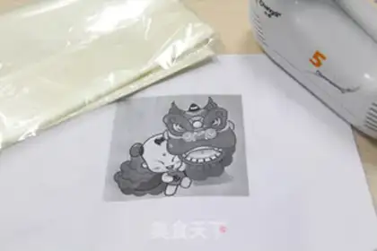 Make Wake the lion cake step 8