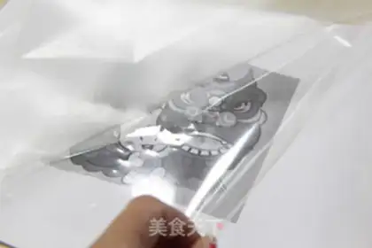Make Wake the lion cake step 9