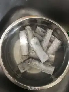 Make Jell-O fish step 0