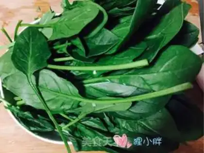 Make Garlic spinach step 2