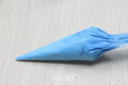 Make Wake the lion cake step 13