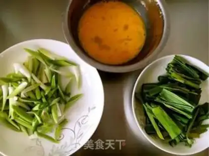 Make Eggs and garlic step 1