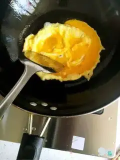 Make Eggs and garlic step 3
