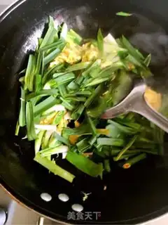Make Eggs and garlic step 5