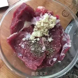 Make Homemade black pepper steak step 1