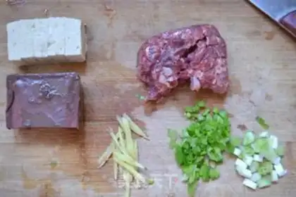 Make Spicy beef soup step 0