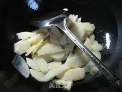 Make Eggs and fried potatoes step 2