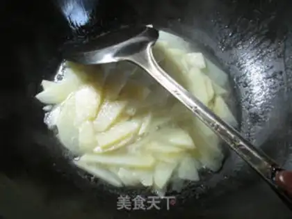 Make Eggs and fried potatoes step 3