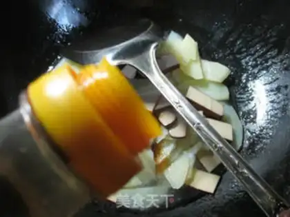 Make Eggs and fried potatoes step 5