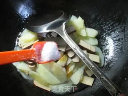 Make Eggs and fried potatoes step 6