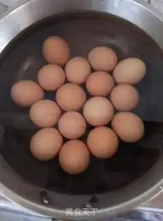 Make Five spicy tea eggs step 0