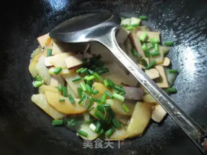 Make Eggs and fried potatoes step 8