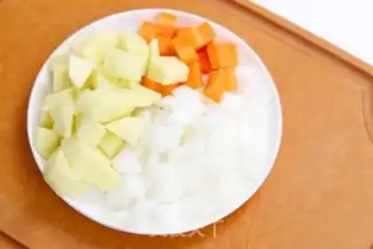 Make Curry potato beef gravy step 0